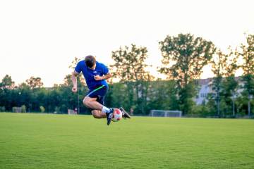 1-1，2-0！意甲冠军出炉！AC米兰全场0射正，尤文被降级队摁着揍，只有国米认真踢球（配图示…